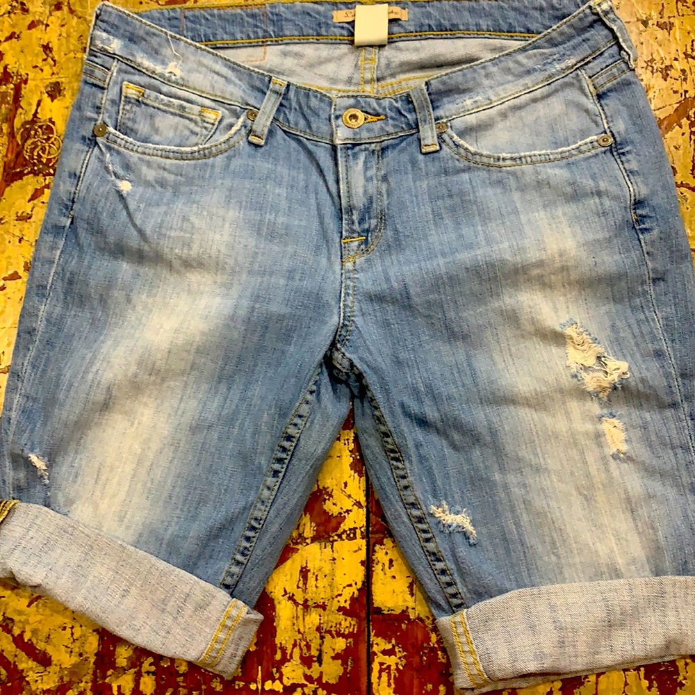 29 Lucky Brand Shorts light wash with wear!